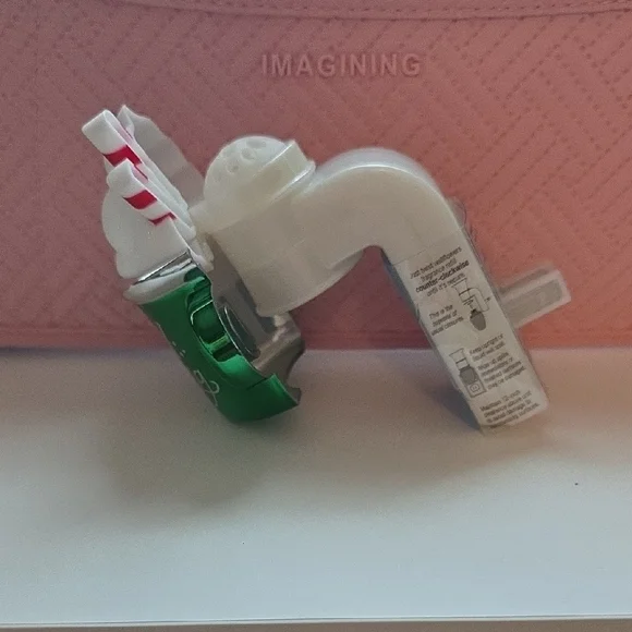 Bath & Body Works Festive Green Mug Night Light - Picture 3 of 3